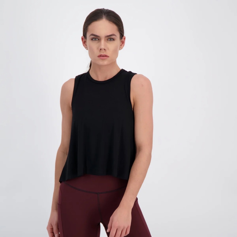 062EA.- Endeavor Athletic Katie Tank. Size Medium